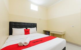 Reddoorz Plus Near Mall Ciputra Jakarta